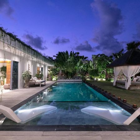 4 Bd Villa With Large Garden, Pool In Seminyak Exterior foto