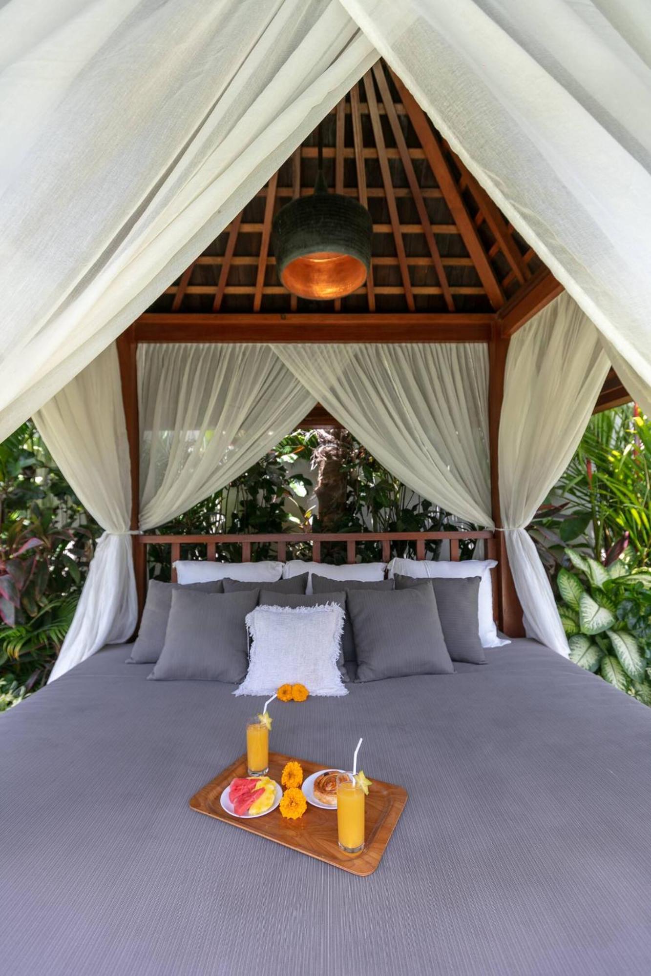 4 Bd Villa With Large Garden, Pool In Seminyak Exterior foto
