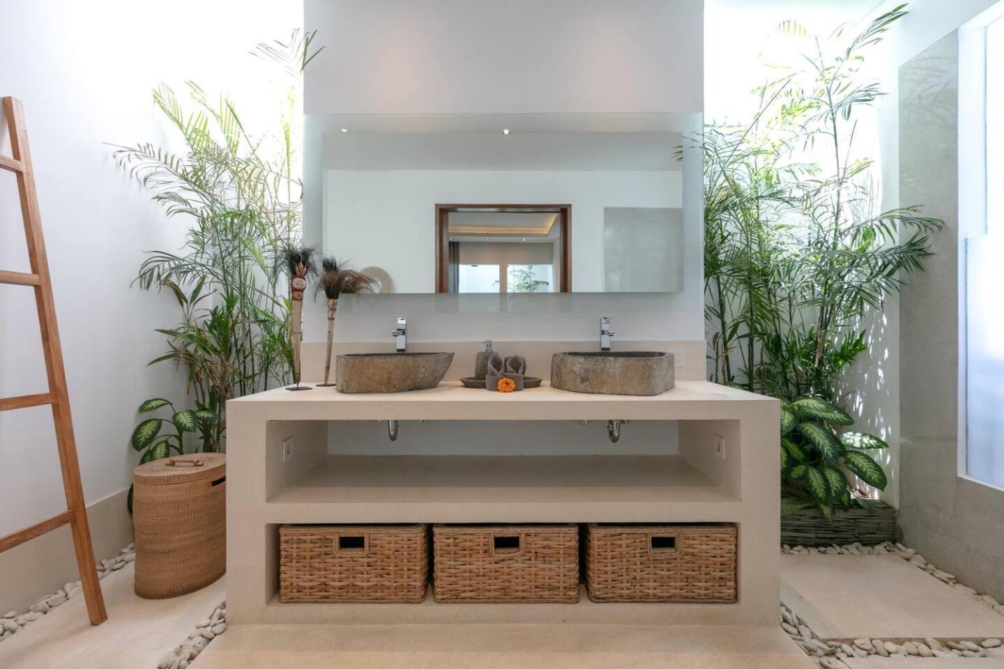 4 Bd Villa With Large Garden, Pool In Seminyak Exterior foto